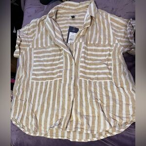 Universal Thread Women’s Tan striped Button-down short sleeve shirt Size M